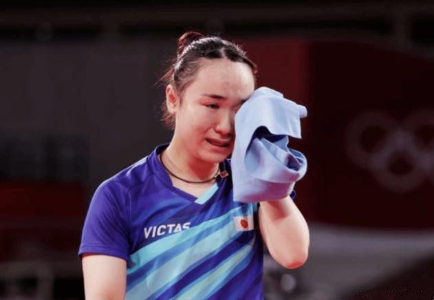 美女扣逼喷水